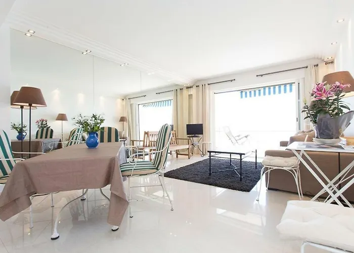 Daire Sea View 3 Beds Next To Palais