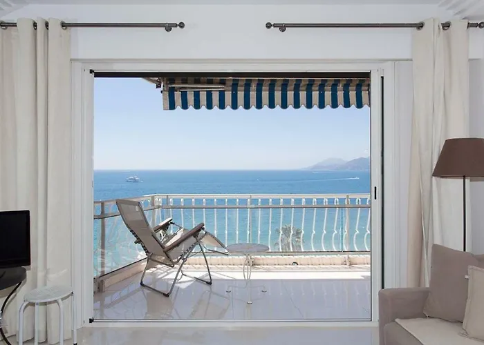 Sea View 3 Beds Next To Palais Lägenhet